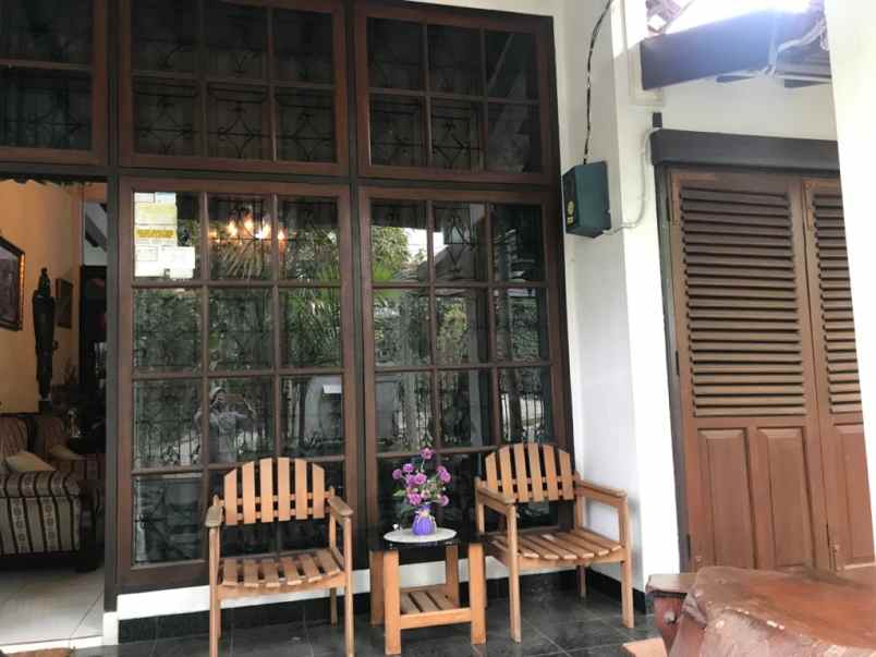 dijual rumah setrasari