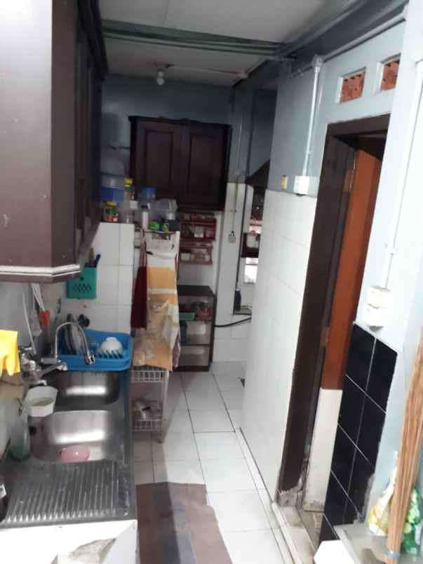 dijual rumah setrasari