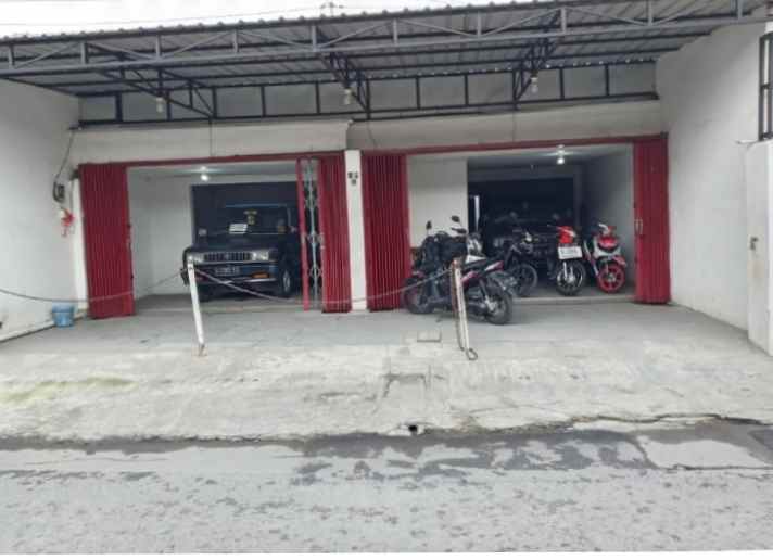 dijual rumah showroom di manukan surabaya