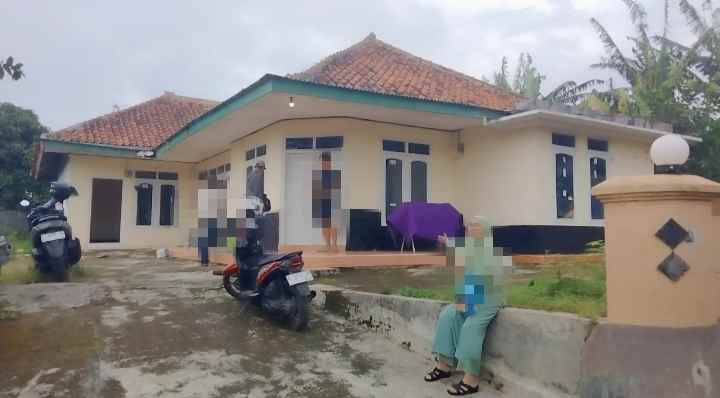 dijual rumah siap huni halaman luas akses mobil