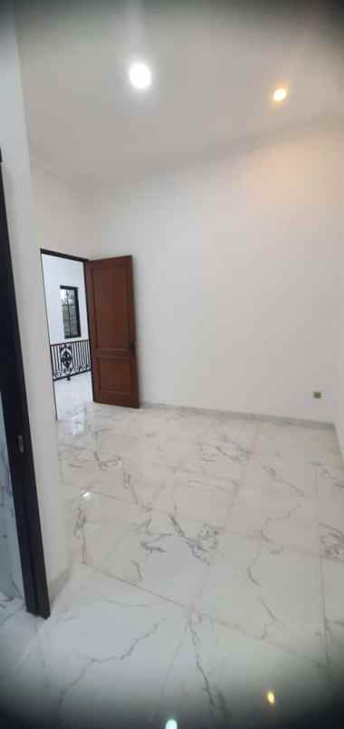 dijual rumah siap huni posisi hook di sentul city