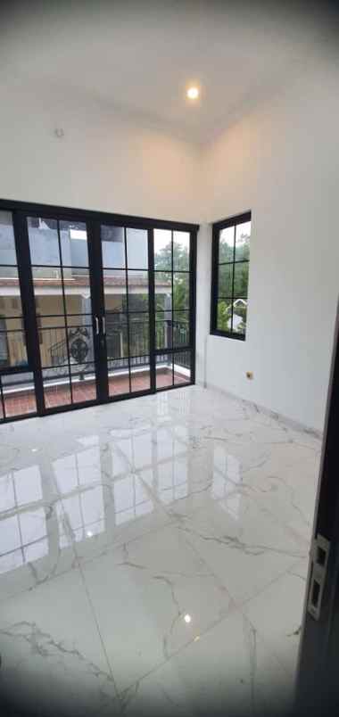dijual rumah siap huni posisi hook di sentul city