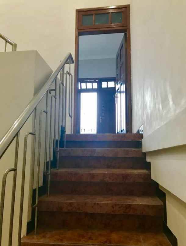 dijual rumah simpang darmo permai