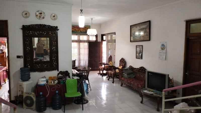 dijual rumah simpang darmo permai selatan