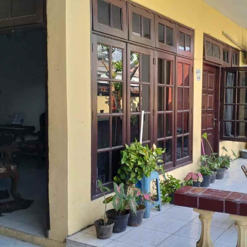 dijual rumah simpang darmo permai selatan