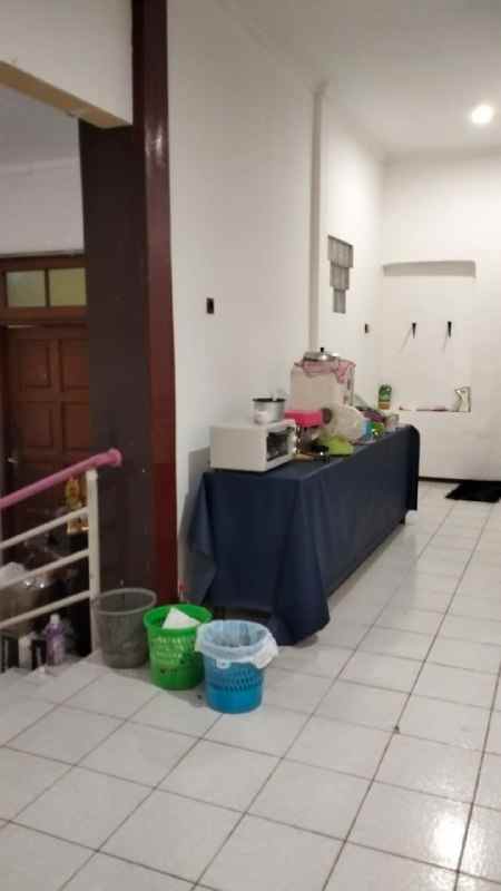 dijual rumah simpang darmo permai selatan