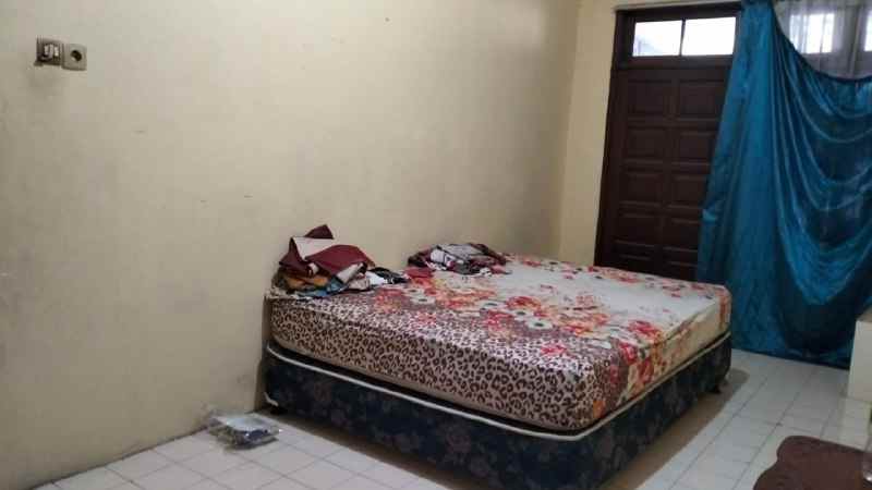 dijual rumah simpang darmo permai selatan