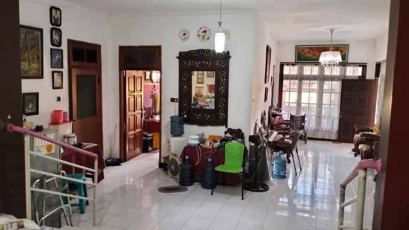 dijual rumah simpang darmo permai selatan