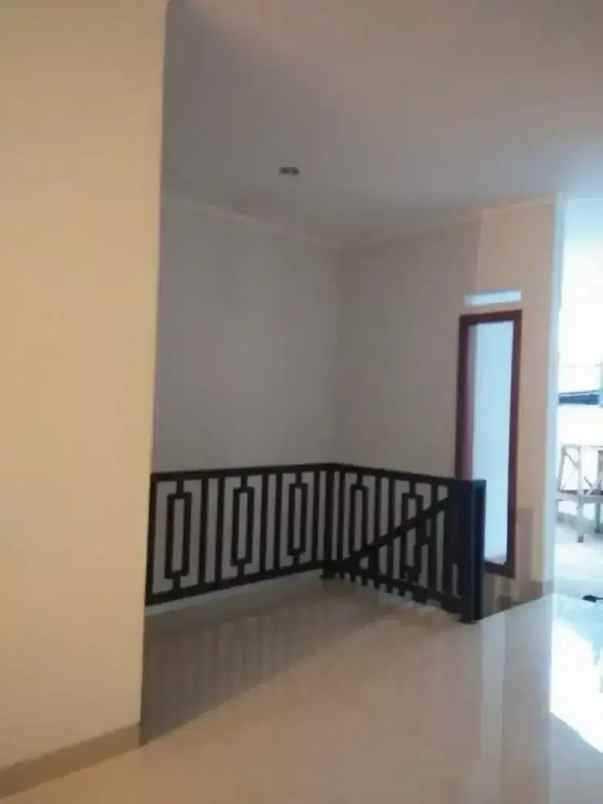dijual rumah situ sari cijagra