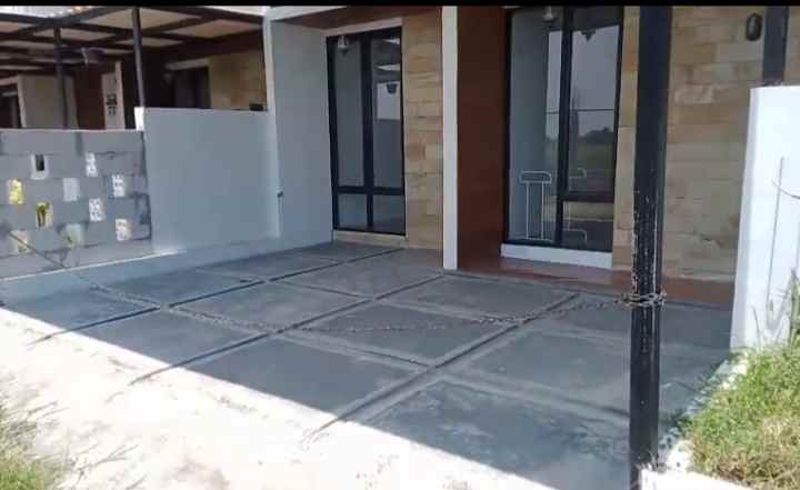 dijual rumah strategis di perumahan yang asri alami
