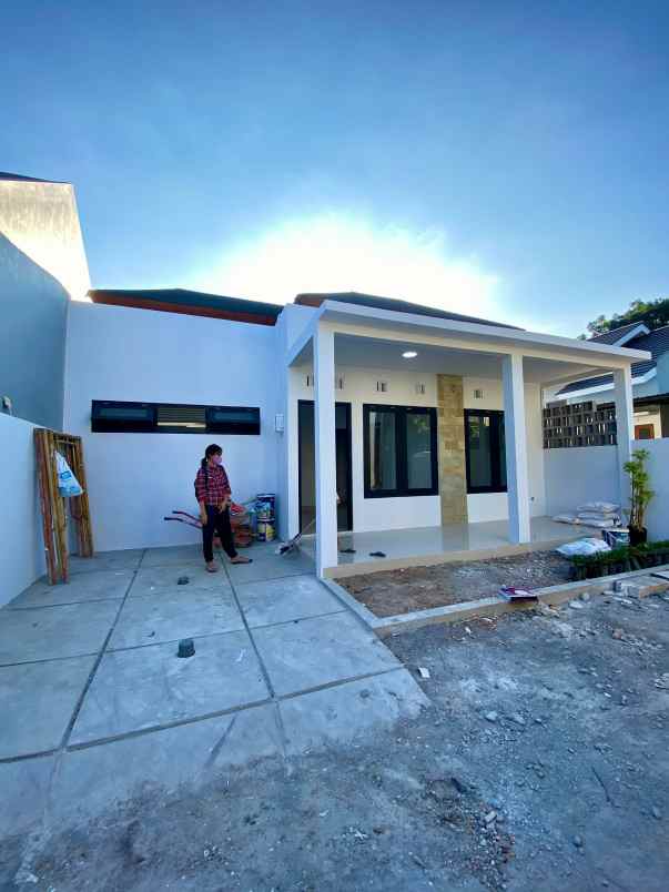 dijual rumah sumberharjo prambanan