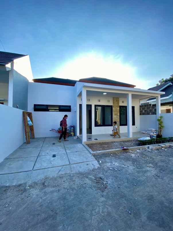 dijual rumah sumberharjo prambanan