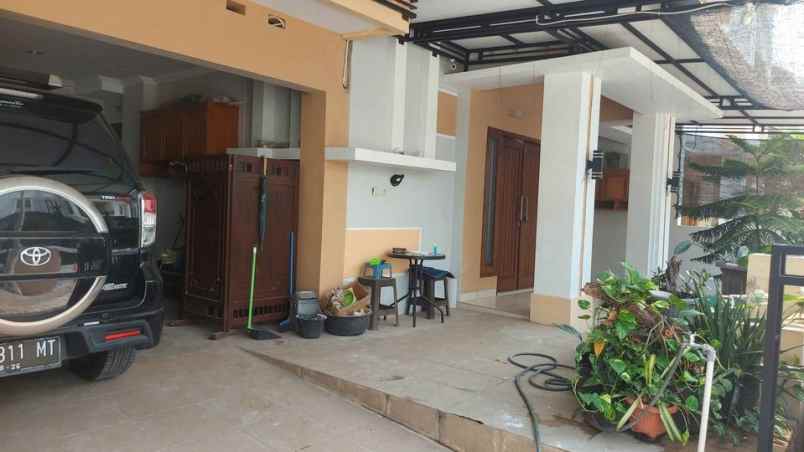 dijual rumah tajem