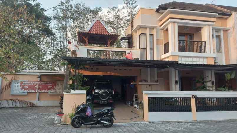 dijual rumah tajem