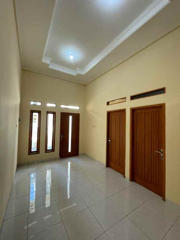 dijual rumah taman alamanda