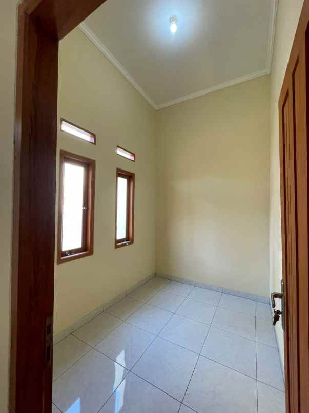 dijual rumah taman alamanda