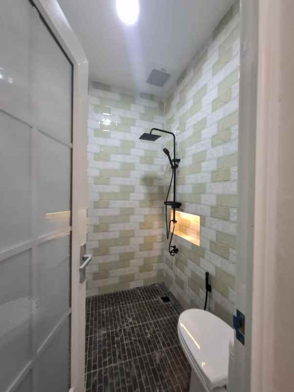 dijual rumah taman harapan baru