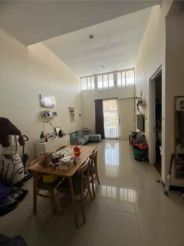 dijual rumah taman kopo indah 5