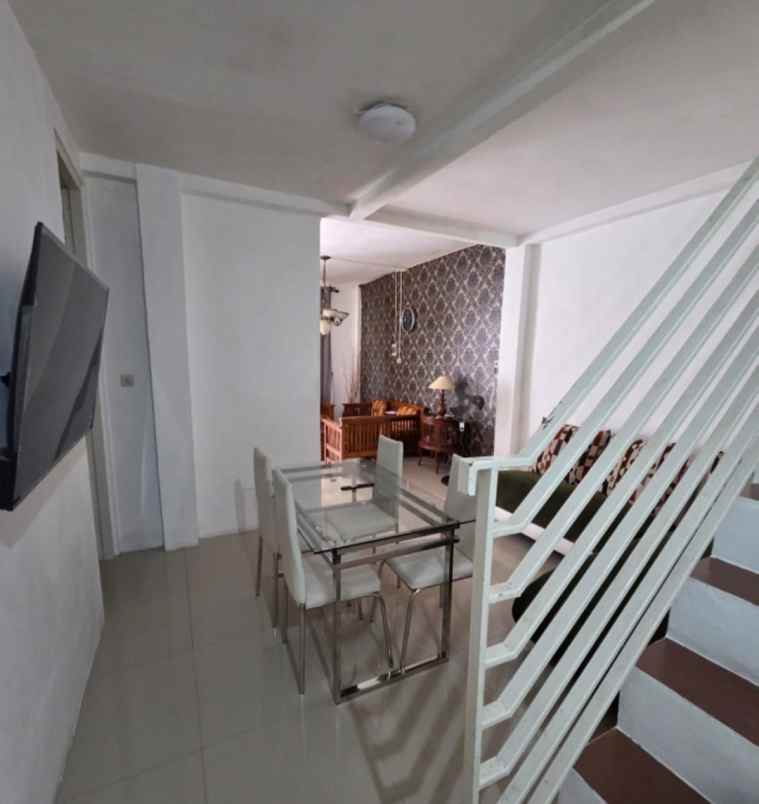 dijual rumah taman pondok indah