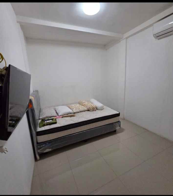 dijual rumah taman pondok indah