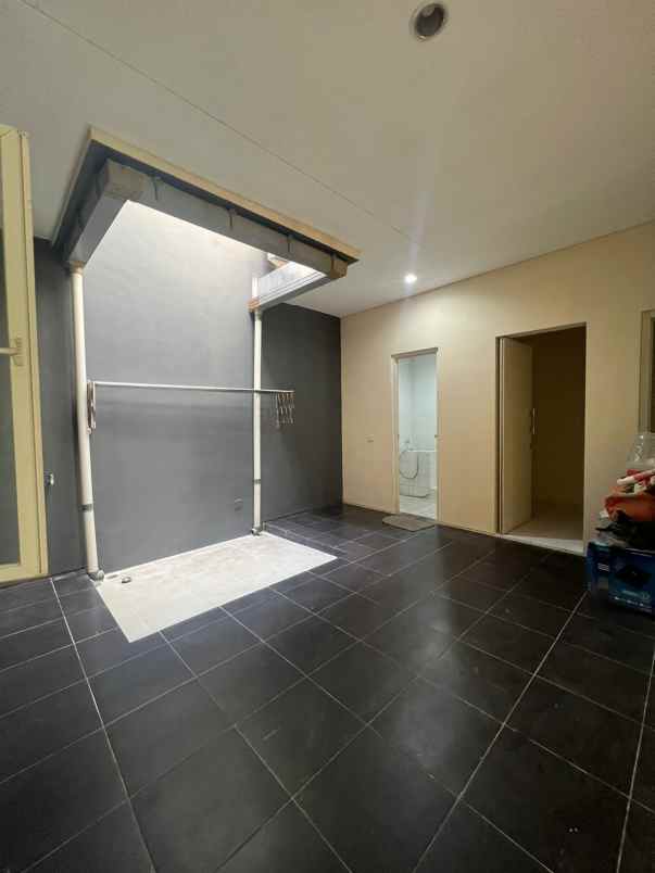 dijual rumah taman puspa raya citraland