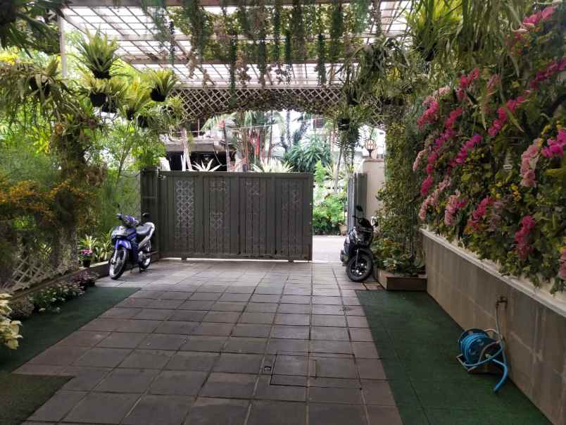 dijual rumah taman radio dalam