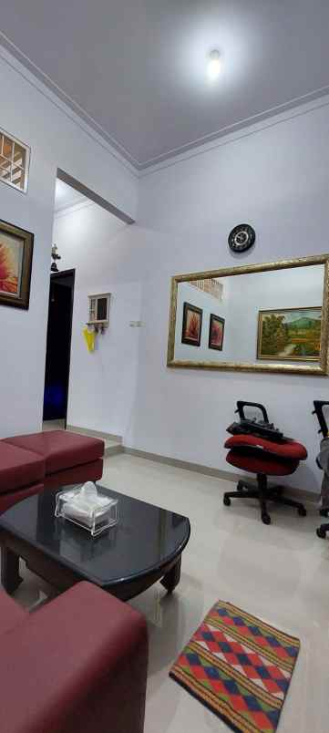 dijual rumah taman ratu