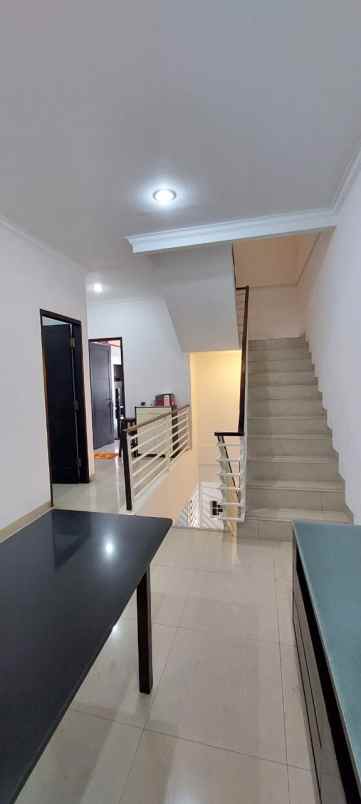 dijual rumah taman ratu
