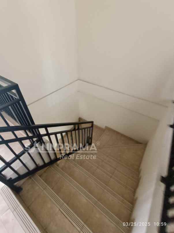 dijual rumah telaga golf sawangan