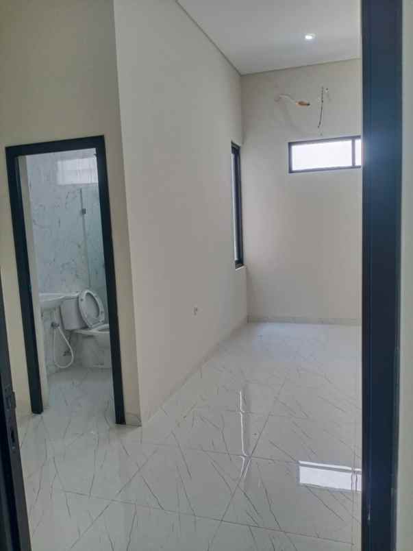 dijual rumah tenggilis mejoyo selatan