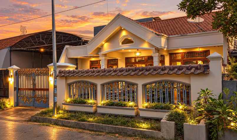 dijual rumah tenggilis timur
