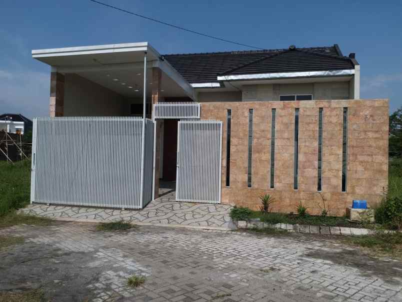 dijual rumah tirtasani royal resort