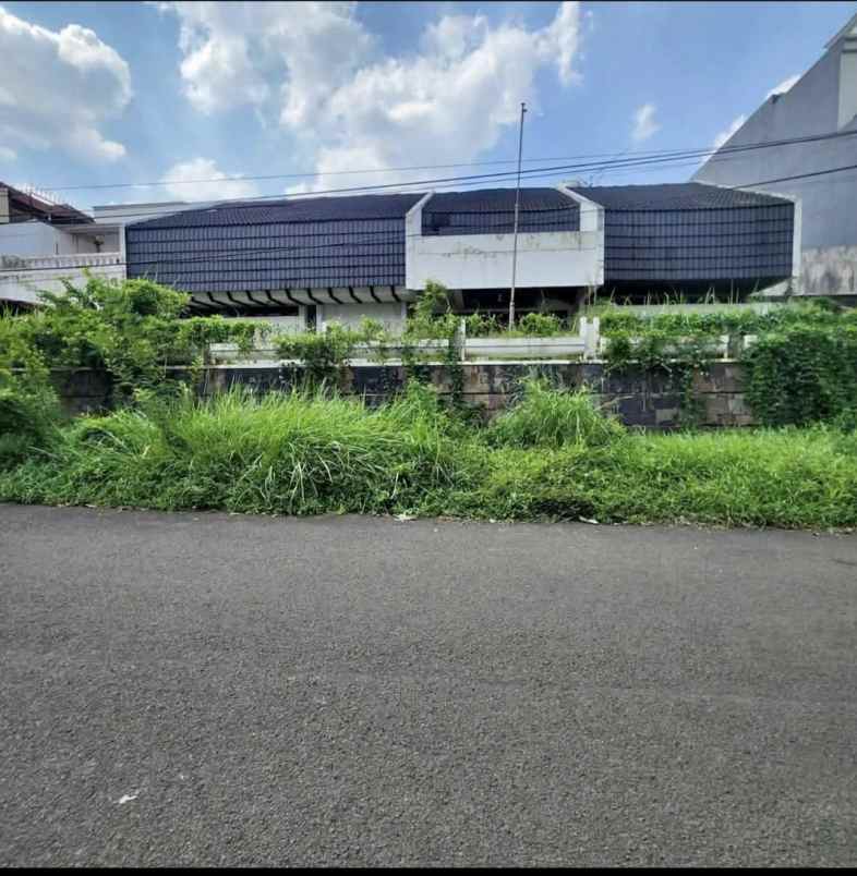 dijual rumah tua di pondok indah jakarta selatan