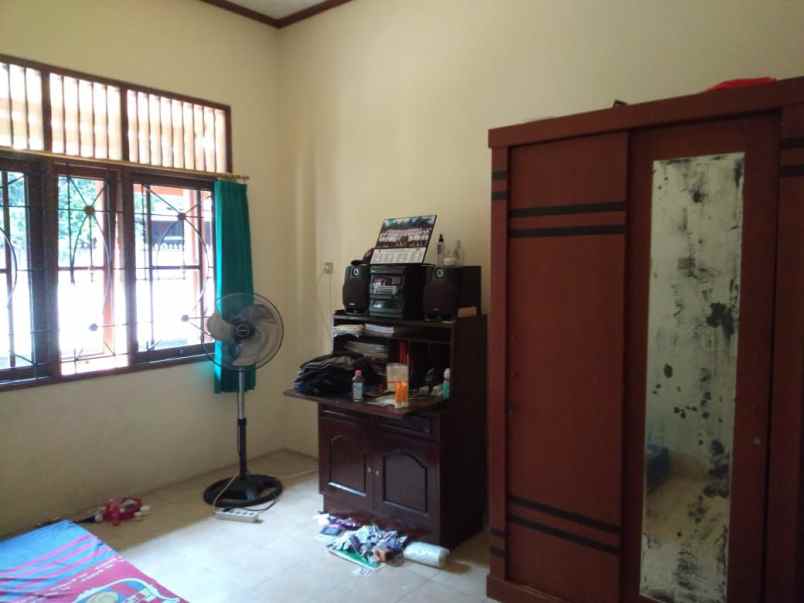 dijual rumah ujung gede