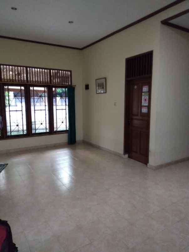 dijual rumah ujung gede