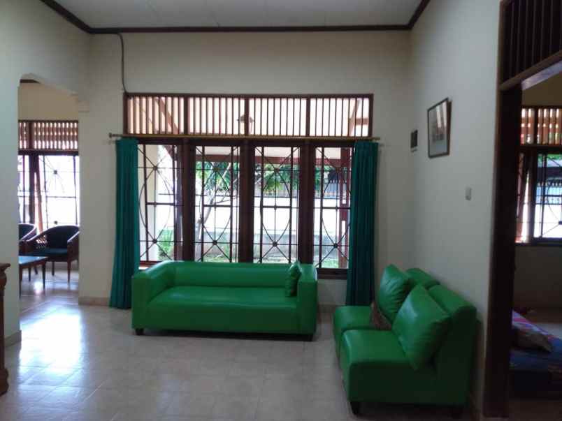 dijual rumah ujung gede