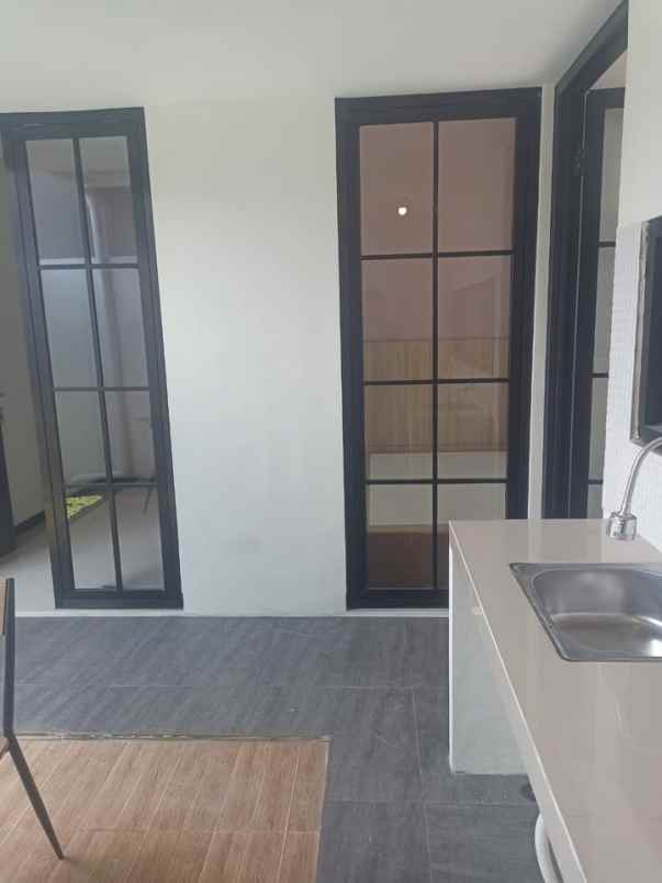dijual rumah villa bukit tidar jalan