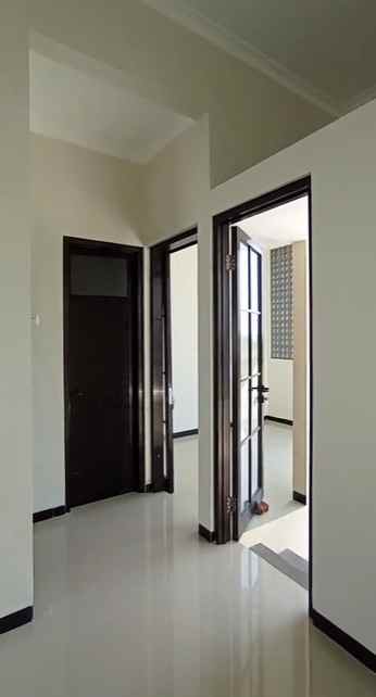 dijual rumah villa bukit tidar jalan