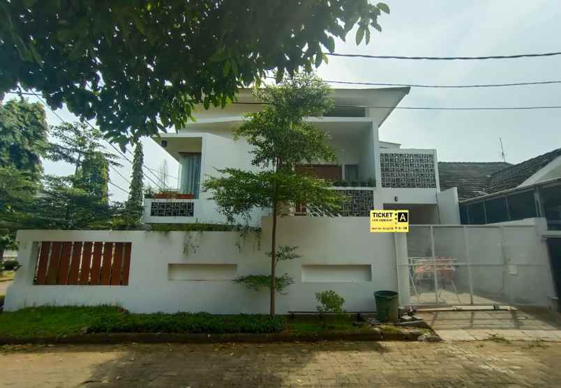 dijual rumah villa gunung lestari