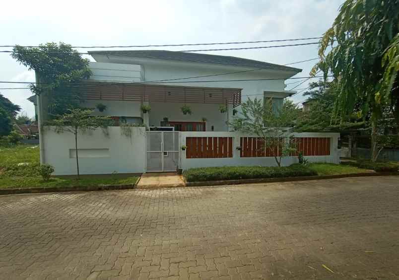 dijual rumah villa gunung lestari