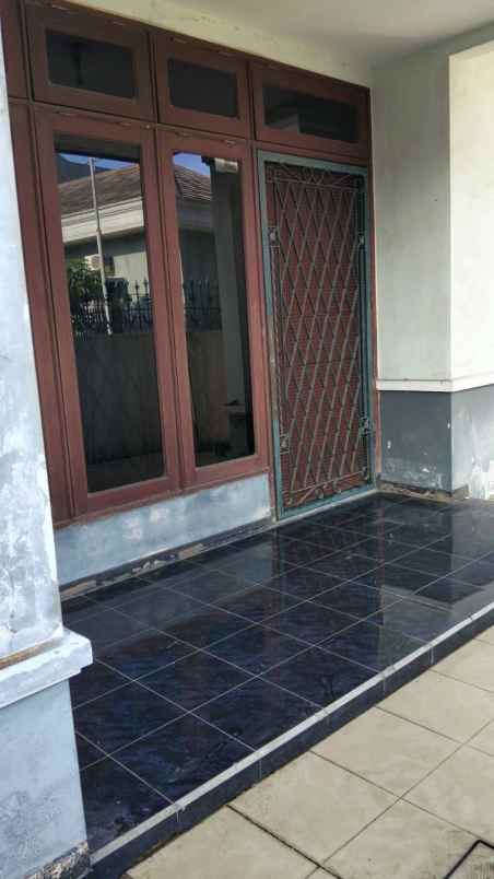 dijual rumah villa kalijudan