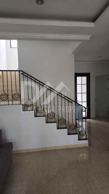 dijual rumah winona alam sutera