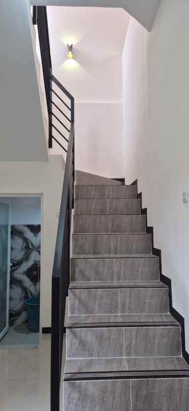 dijual rumah wisma bungurasih