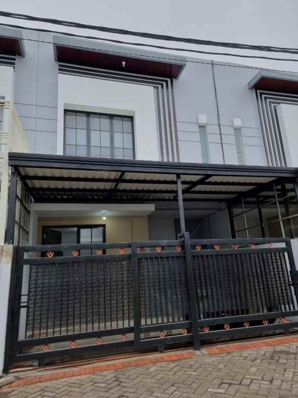 dijual rumah wisma permai barat