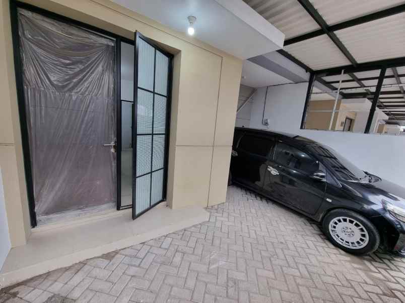 dijual rumah wisma permai barat