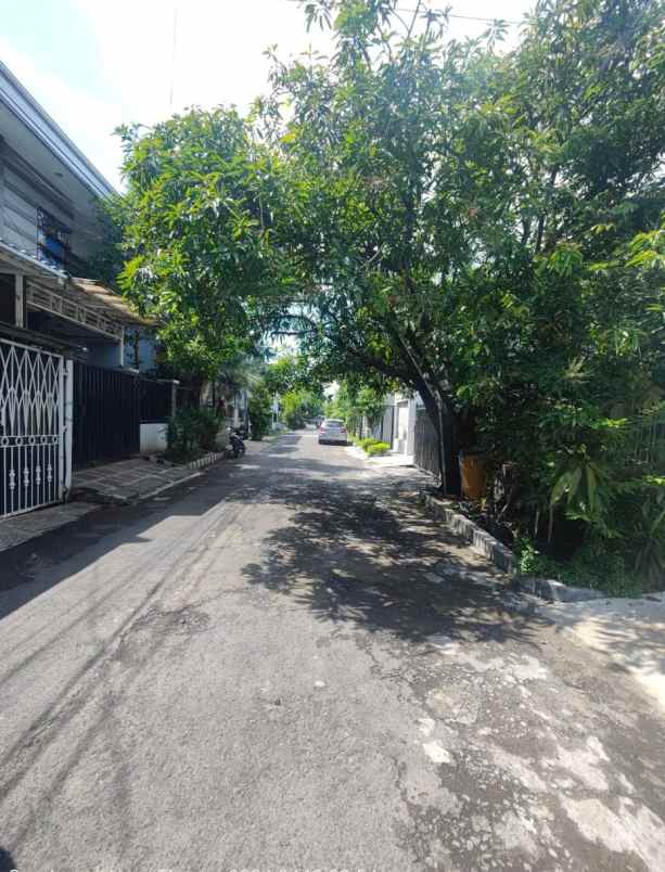 dijual rumah wisma permai barat