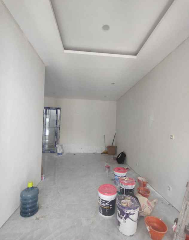 dijual rumah wisma permai barat