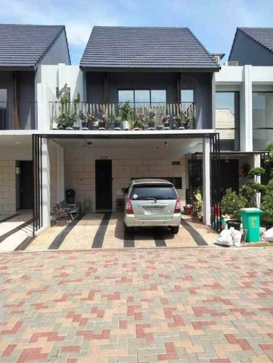 dijual rumah wisteria