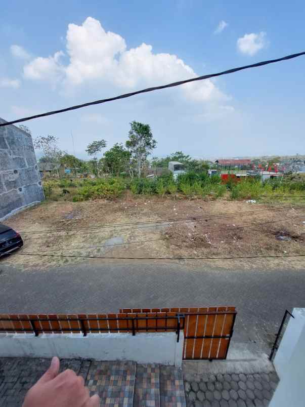 dijual villa aktif 2 lantai kota batu