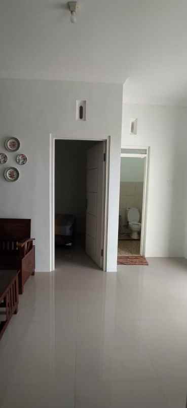 dijual villa aktif 2 lantai kota batu